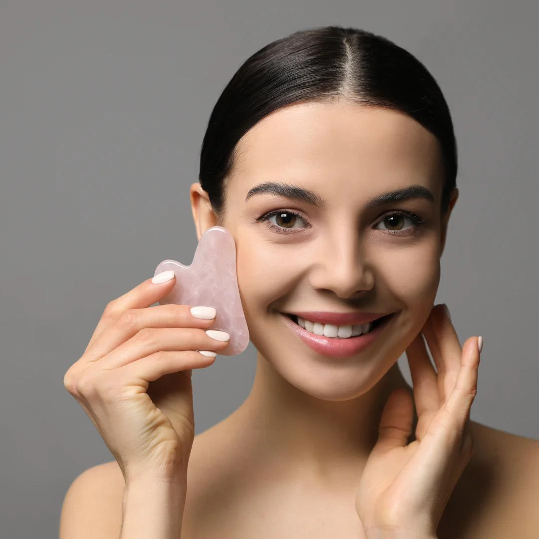 GUA SHA CUARZO ROSA | MASAJEADOR FACIAL NATURALICIA