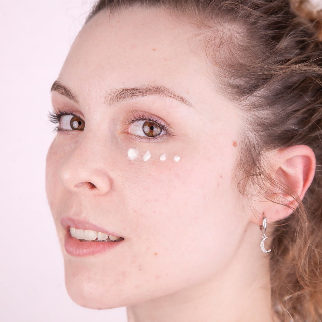 Contorno de ojos (Granada y aciano)