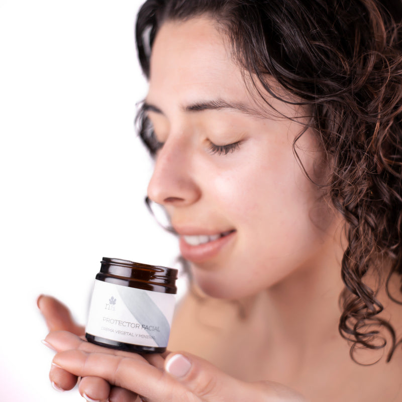 Crema facial solar con protección vegetal y mineral